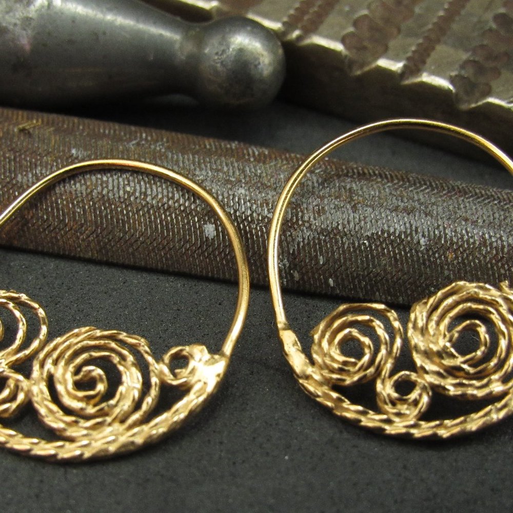 Gold earrings. Filigree earrings. 14k yellow gold filigree earrings. Unique